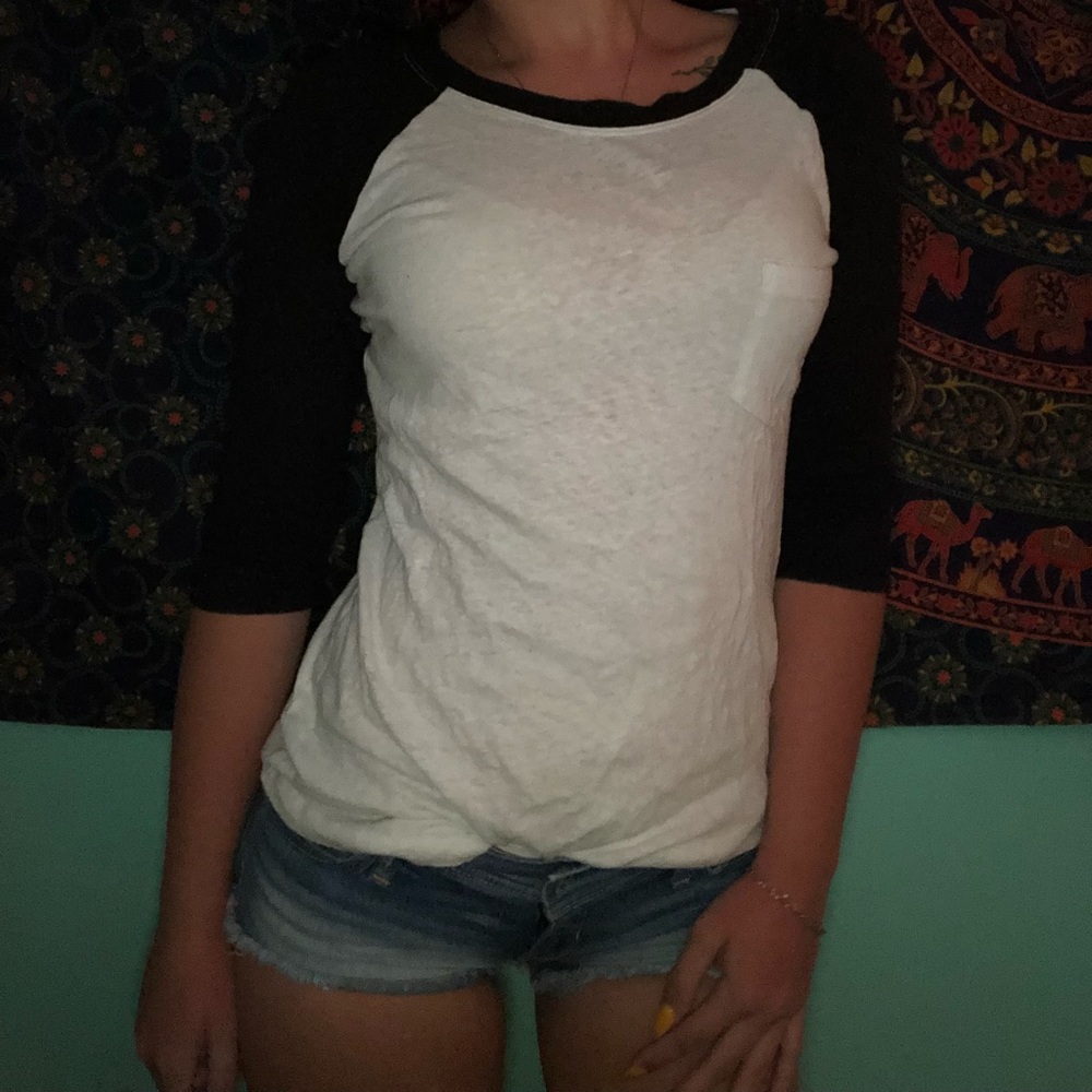 Black and white Quarter sleeve tee